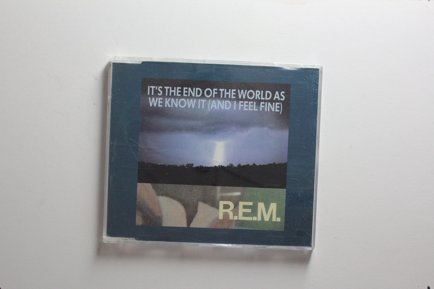 R.E.M. - It's The End Of The World As We Know It (G+)